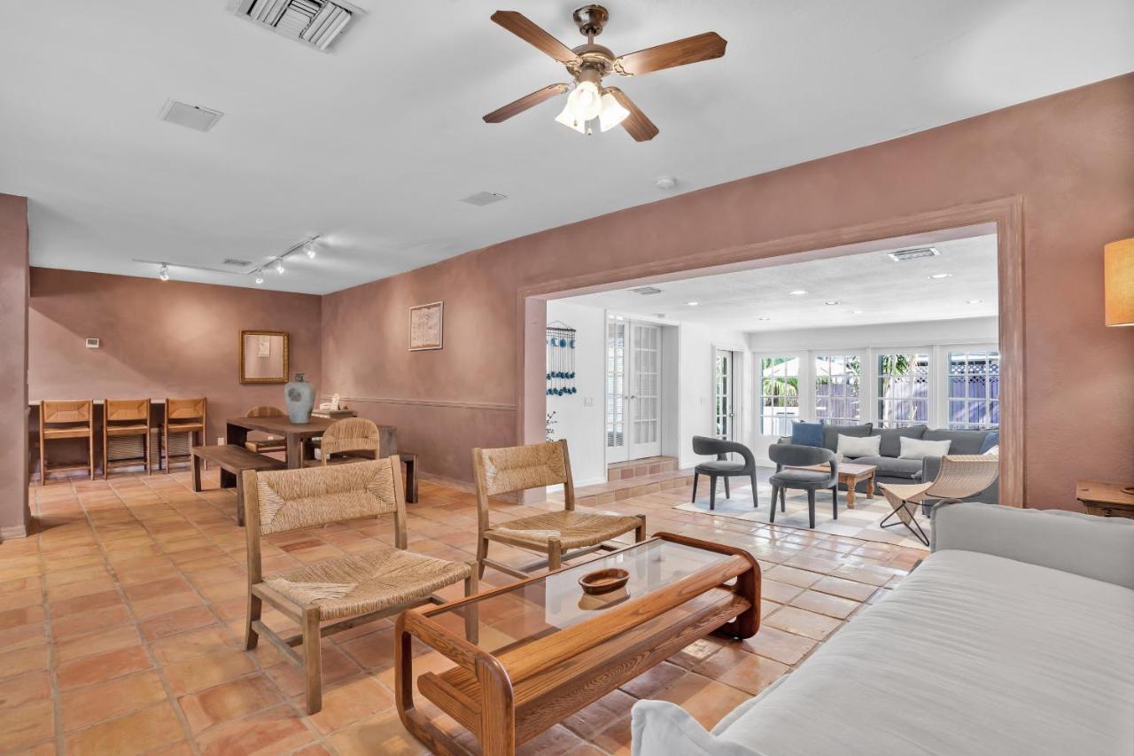 Villa Newly Renovated Pool, Hot Tub, & Epic Backyard Fort Lauderdale