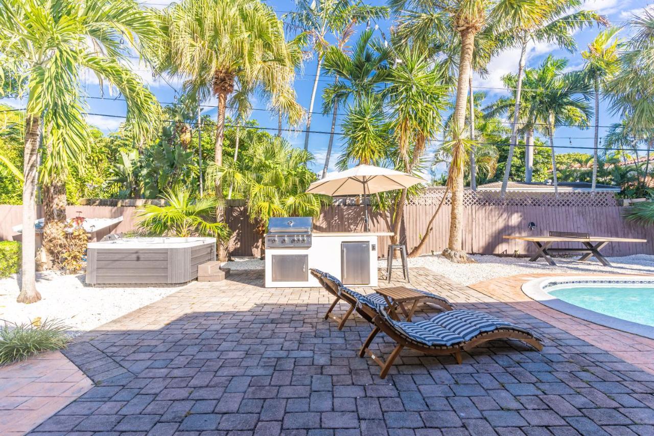 Villa Newly Renovated Pool, Hot Tub, & Epic Backyard *