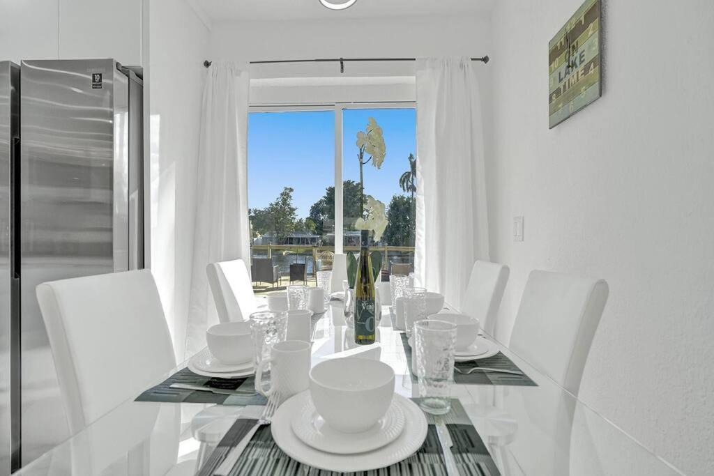 Waterfront Dining Only 5 Min From Hard Rock, Pergola Holiday home