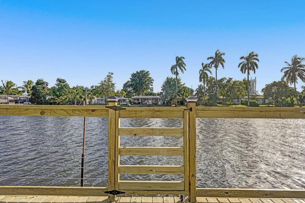 Waterfront Dining Only 5 Min From Hard Rock, Pergola *