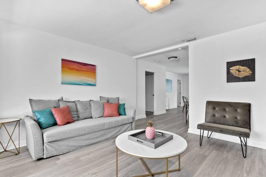 Holiday home Charming House 3br House W Heated Pool 15 Mins To Beaches Fort Lauderdale