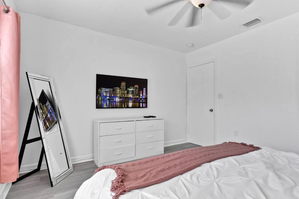 Charming House 3br House W Heated Pool 15 Mins To Beaches Fort Lauderdale