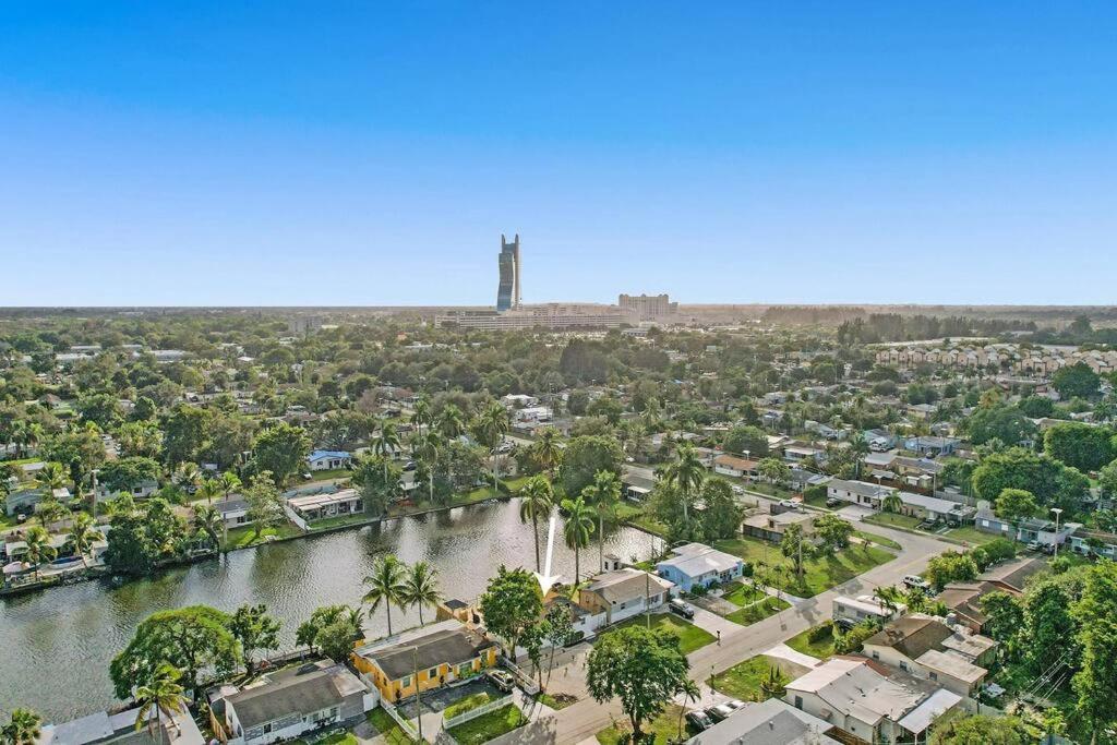 Waterfront Dining Only 5 Min From Hard Rock, Pergola Holiday home *