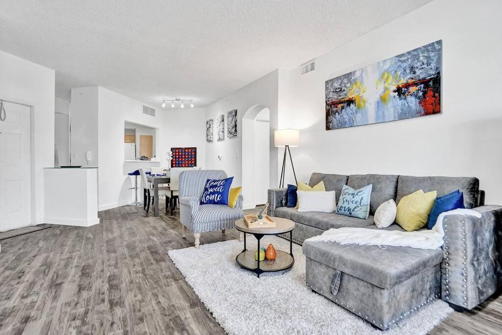 2b On The Water, Luxurious & Games Galore! Near Beach & Airport * Fort Lauderdale