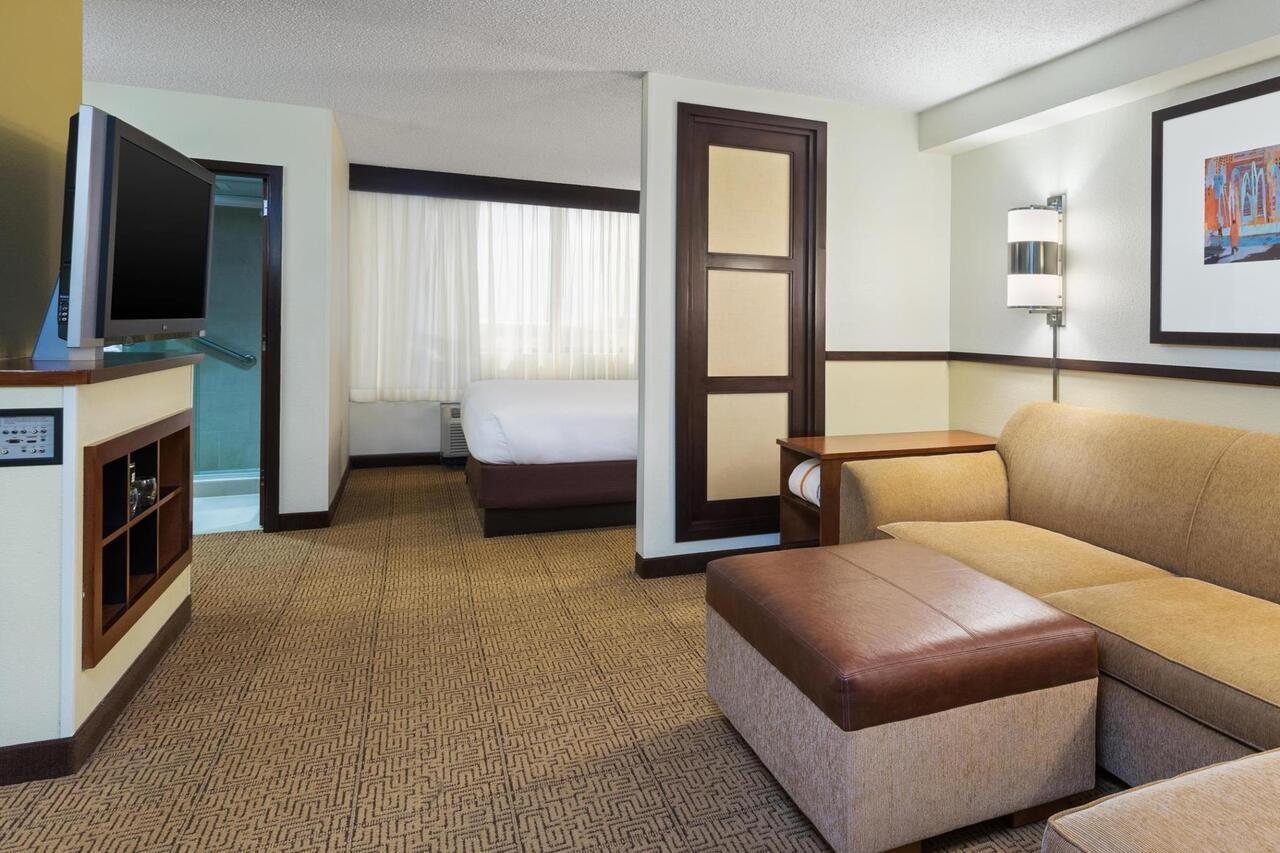 Hyatt Place Lauderdale Cruise Port & Convention Center Hotel