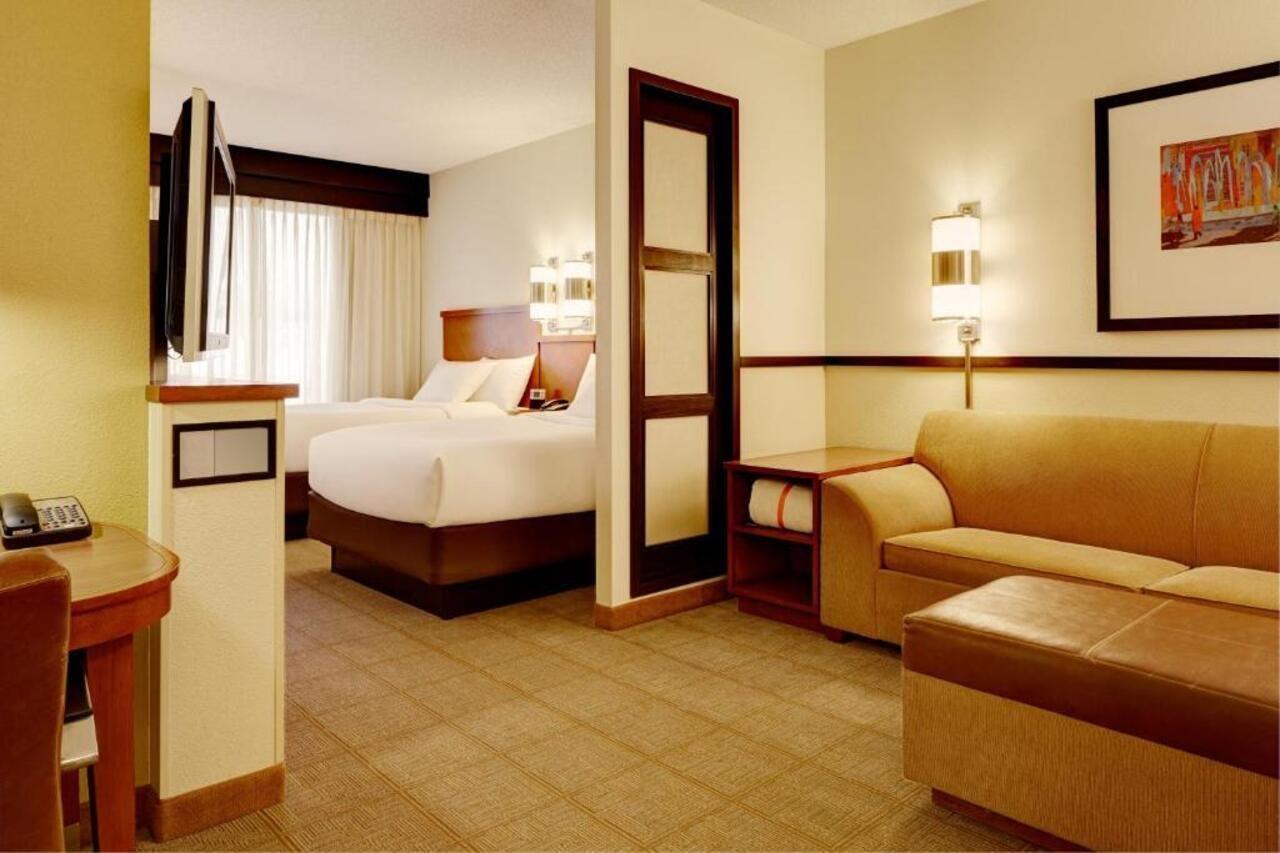 Hyatt Place Lauderdale Cruise Port & Convention Center Hotel