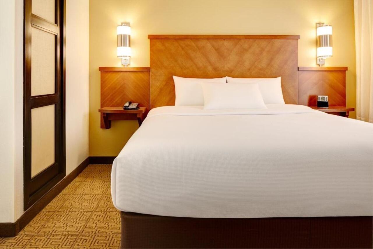 Hyatt Place Lauderdale Cruise Port & Convention Center Hotel 3*