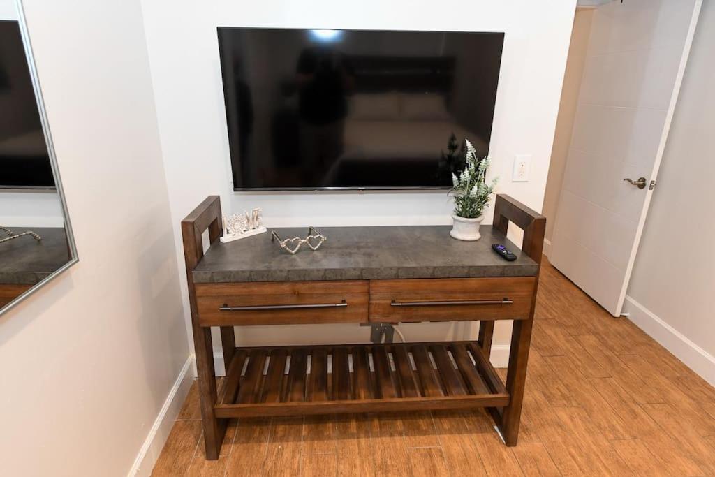 4br Home, Hot Tub, Near & Wilton Manors *