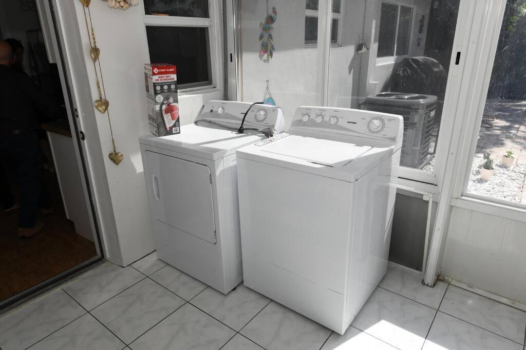 4br Home, Hot Tub, Near & Wilton Manors Holiday home