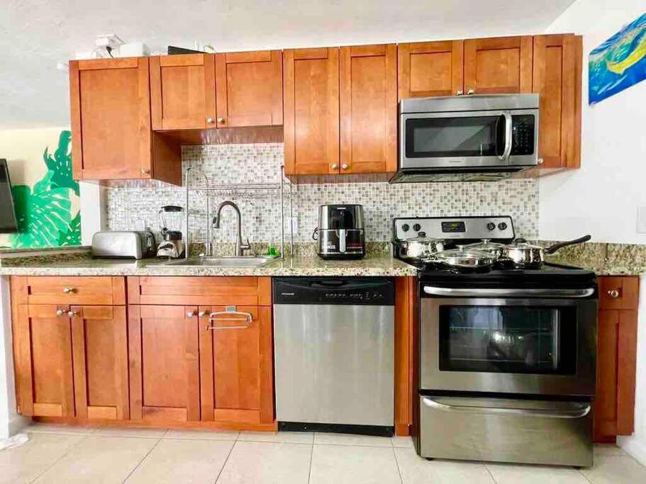 Villa Jungle To 4 R 3 Bedroom Family And Pet Heated Pool N Airport N N Hard Rock *