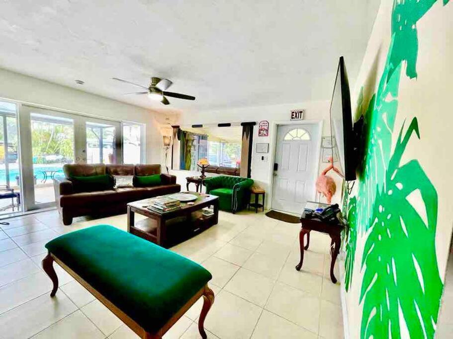 Jungle To 4 R 3 Bedroom Family And Pet Heated Pool N Airport N N Hard Rock Villa *