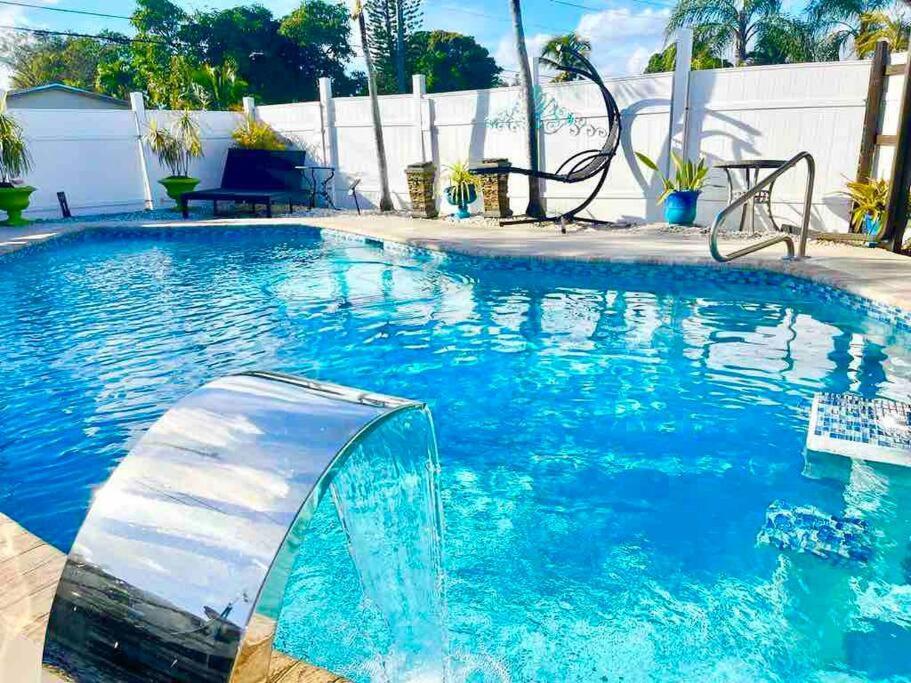 Jungle To 4 R 3 Bedroom Family And Pet Heated Pool N Airport N N Hard Rock Villa