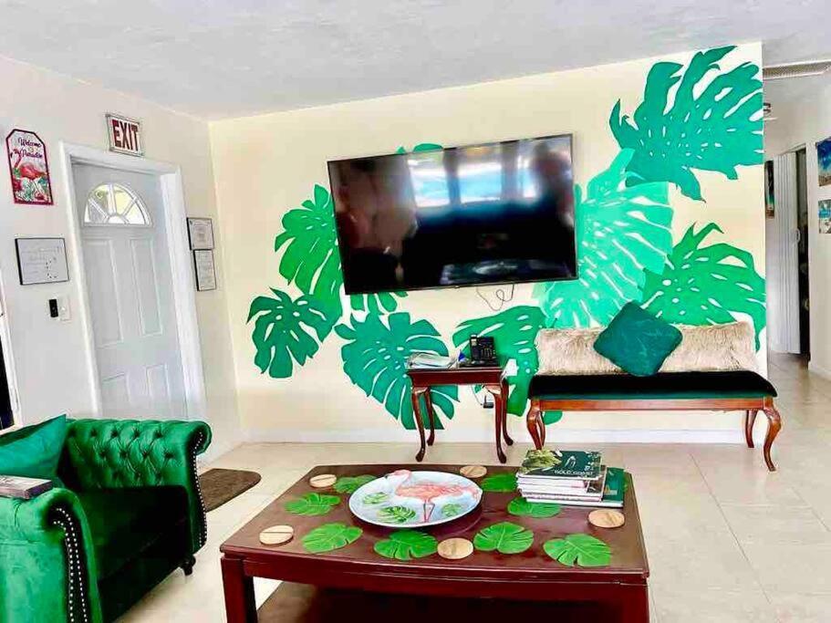 Villa Jungle To 4 R 3 Bedroom Family And Pet Heated Pool N Airport N N Hard Rock *