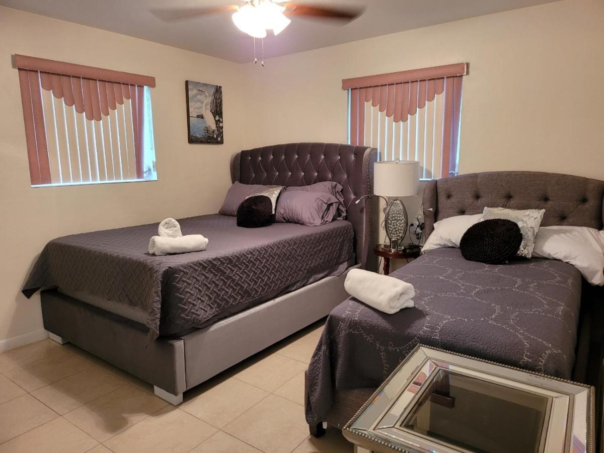 Jungle To 4 R 3 Bedroom Family And Pet Heated Pool N Airport N N Hard Rock Villa *
