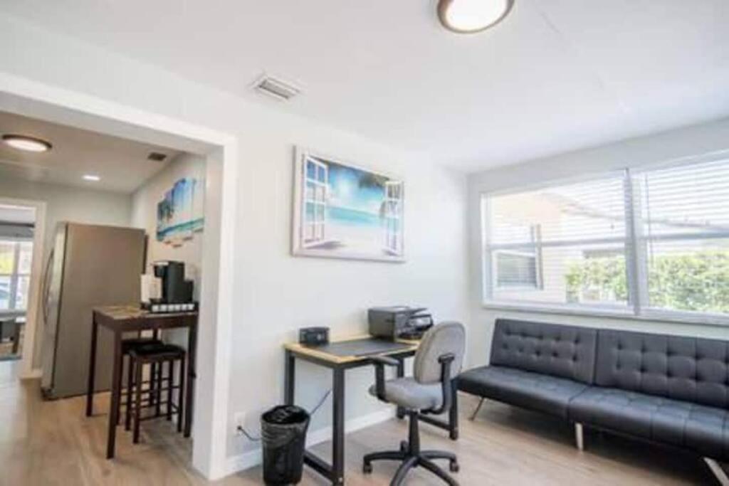 Wwork Station, Close To Holiday home *