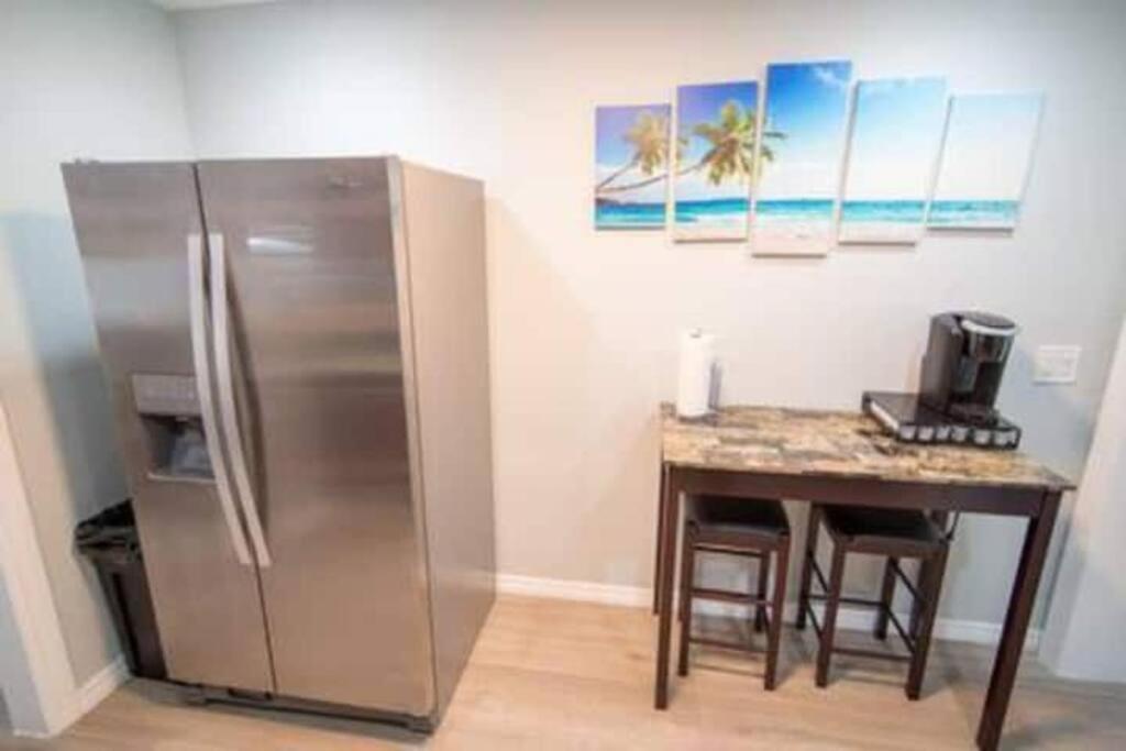 Wwork Station, Close To * Fort Lauderdale