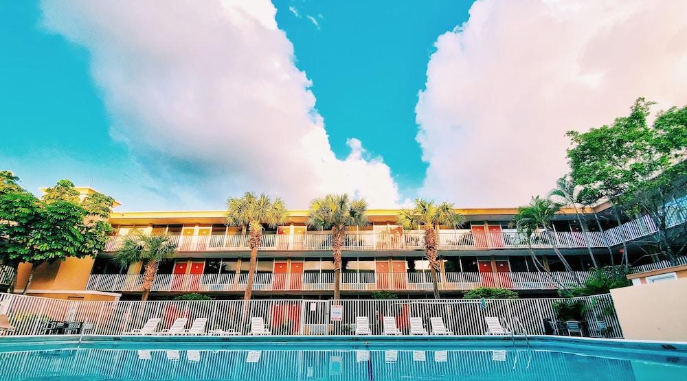 Hotel Red Carpet Airport Lauderdale 2*
