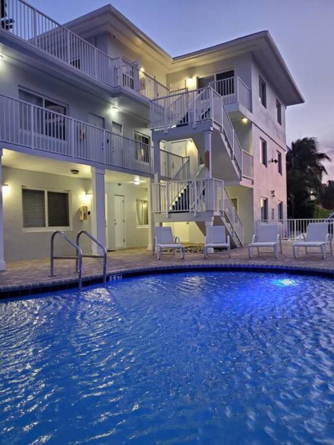 Bayshore Breeze 1 - Lauderdale Apartment *