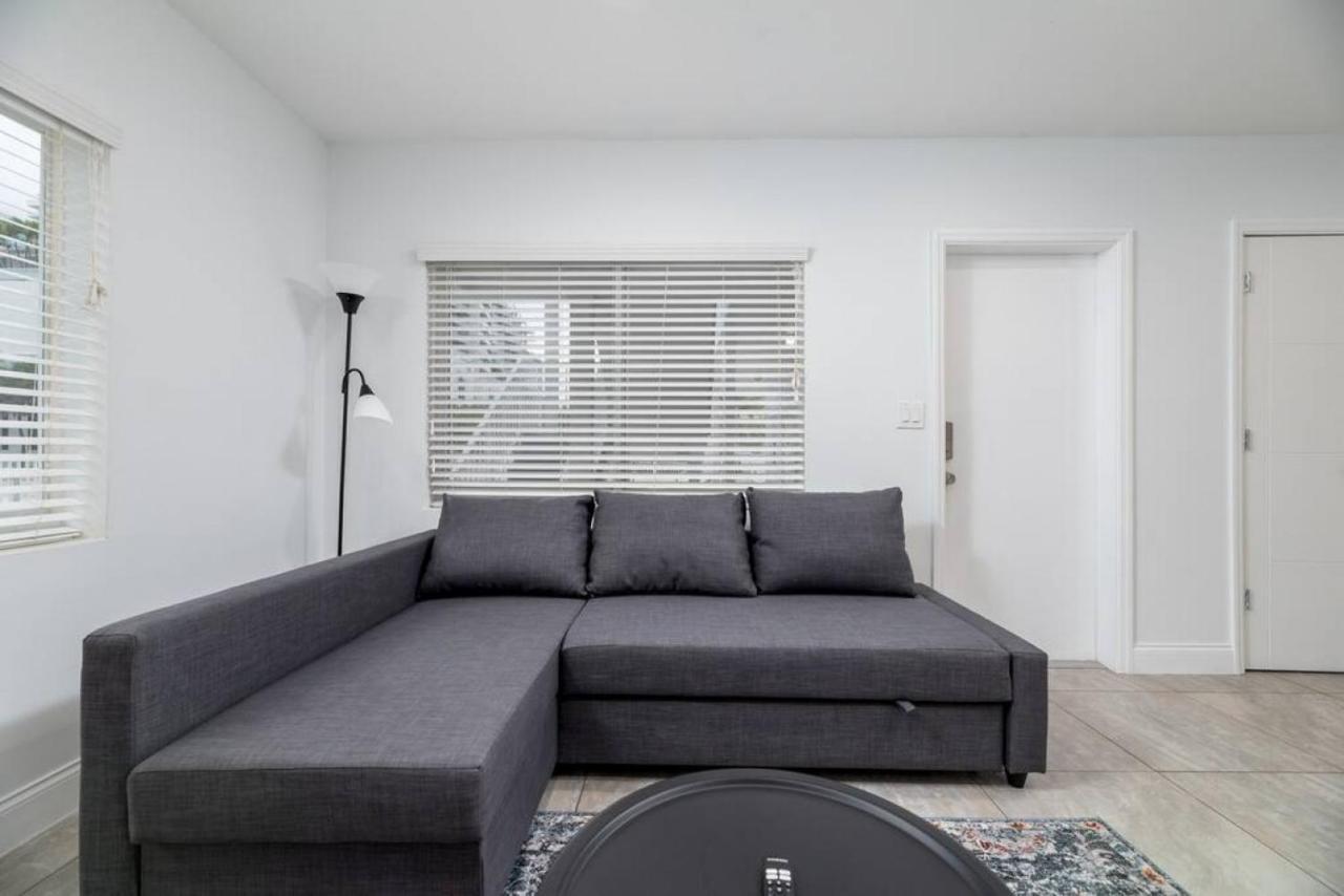 Bayshore Breeze 1 - Lauderdale Apartment