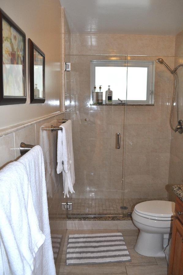 Lovely 3-bd, Walk To Bars, 9 Min Drive From Beach! Heated Pool. Fort Lauderdale