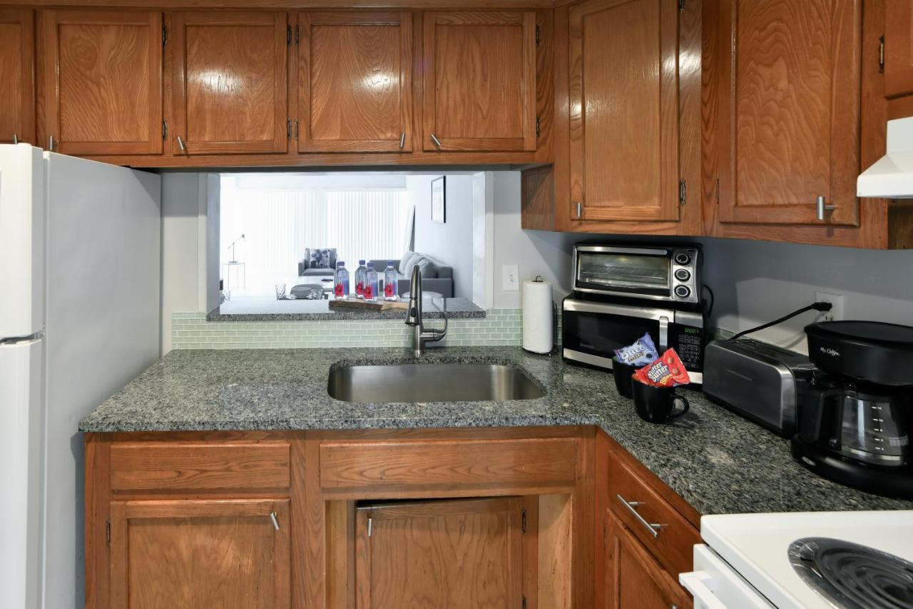 Designer River View Apartment *