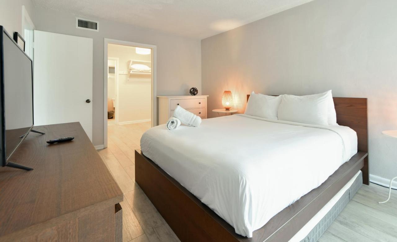 Designer River View Apartment