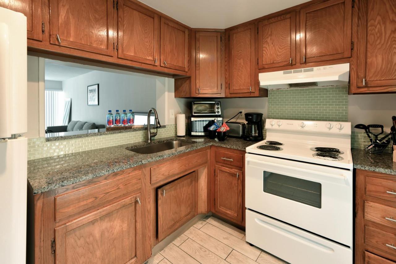 Designer River View Apartment *