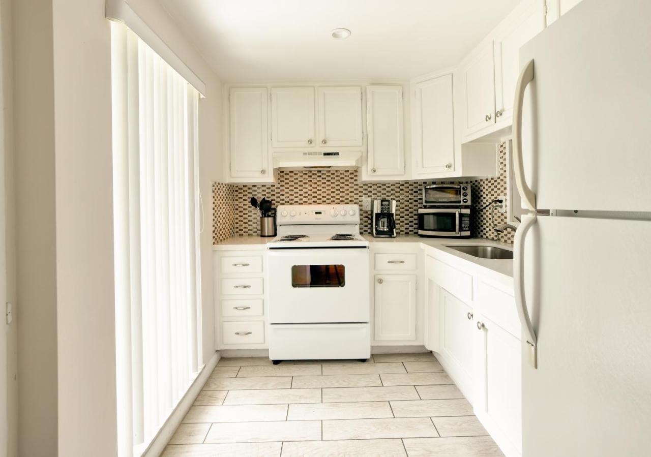 Designer River View Apartment *