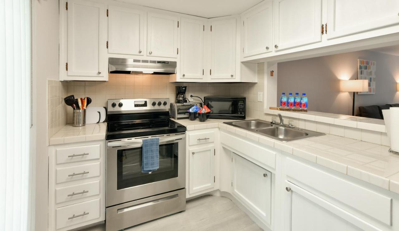 Designer River View Apartment *