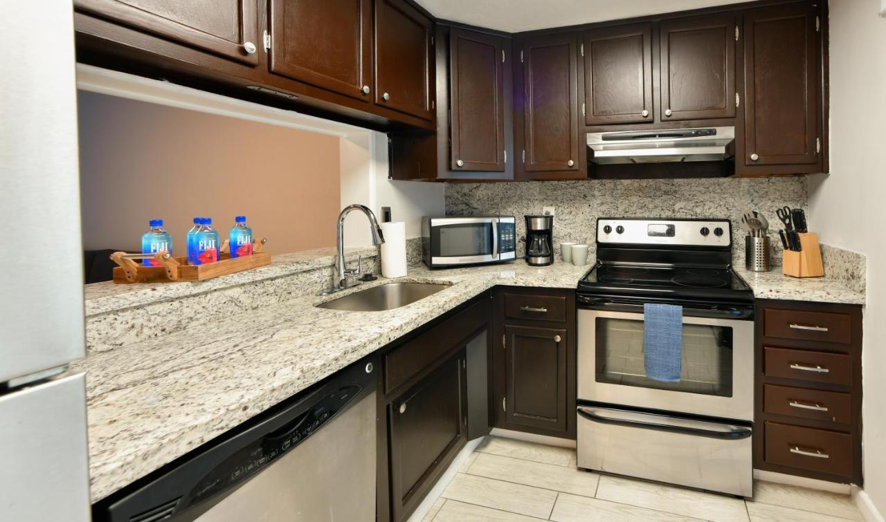 Designer River View Apartment *