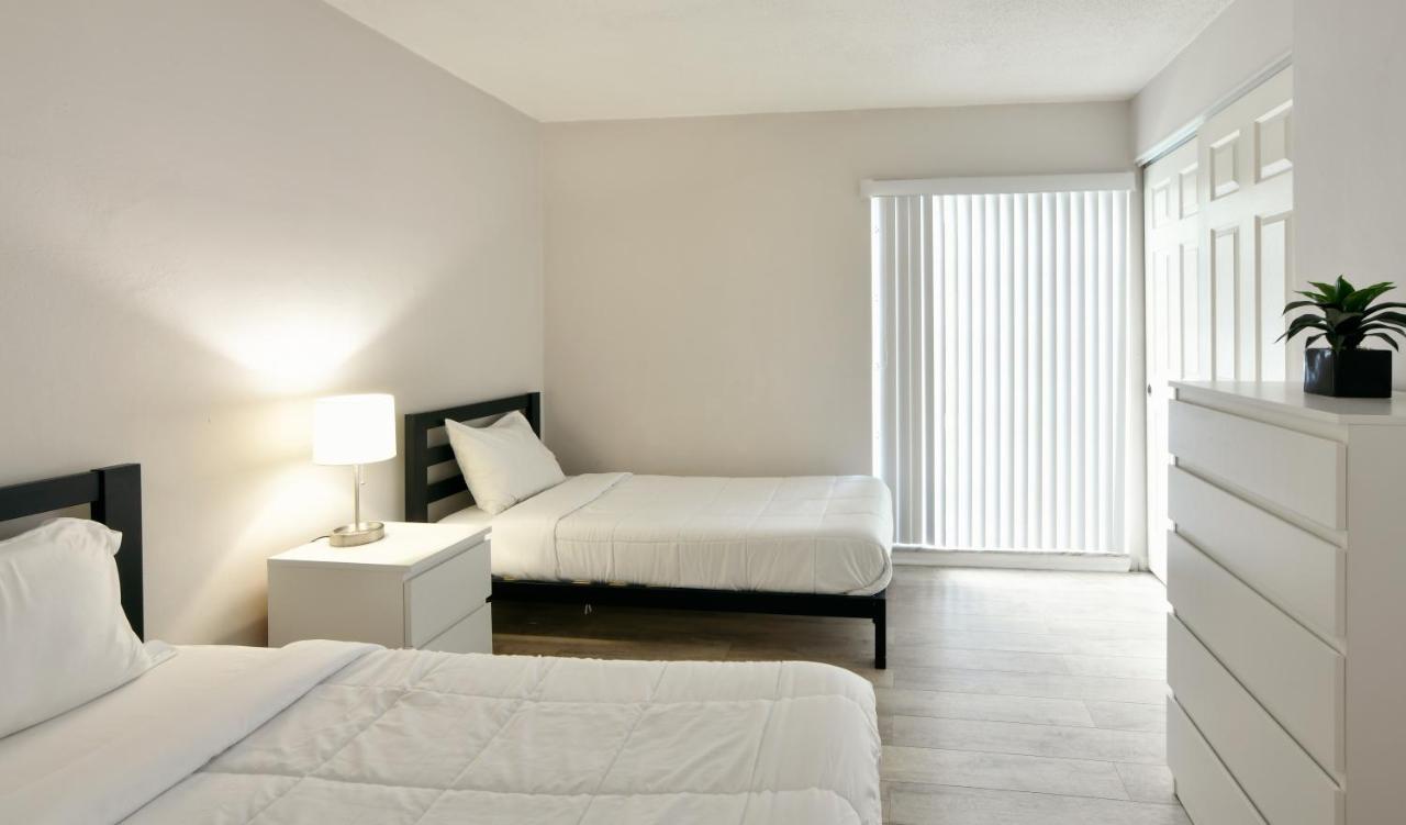 Designer River View Apartment *