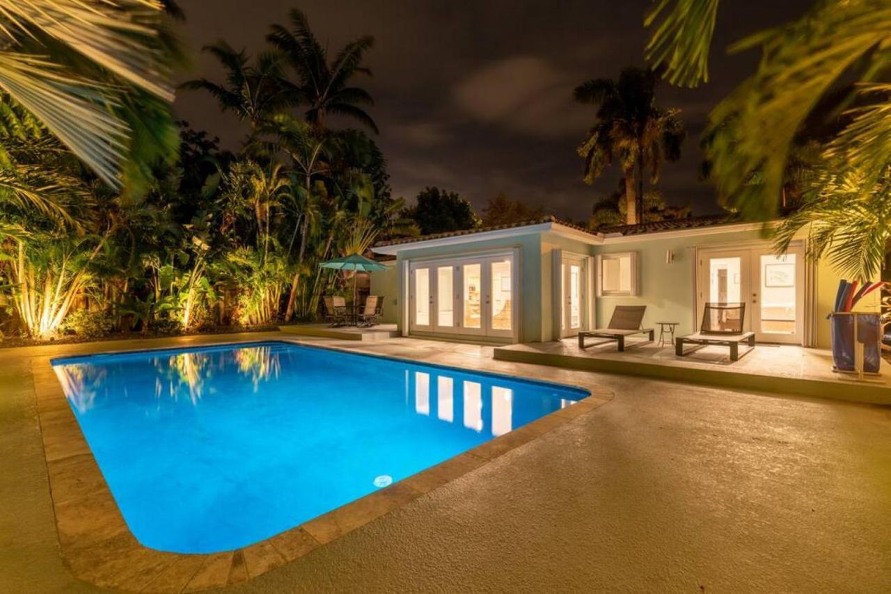 Luxurious Lauderdale Pool Holiday home