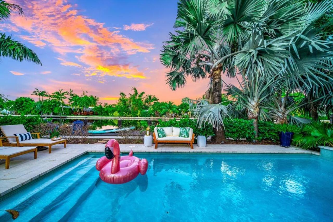 Holiday home Pool And Waterfront Oasis