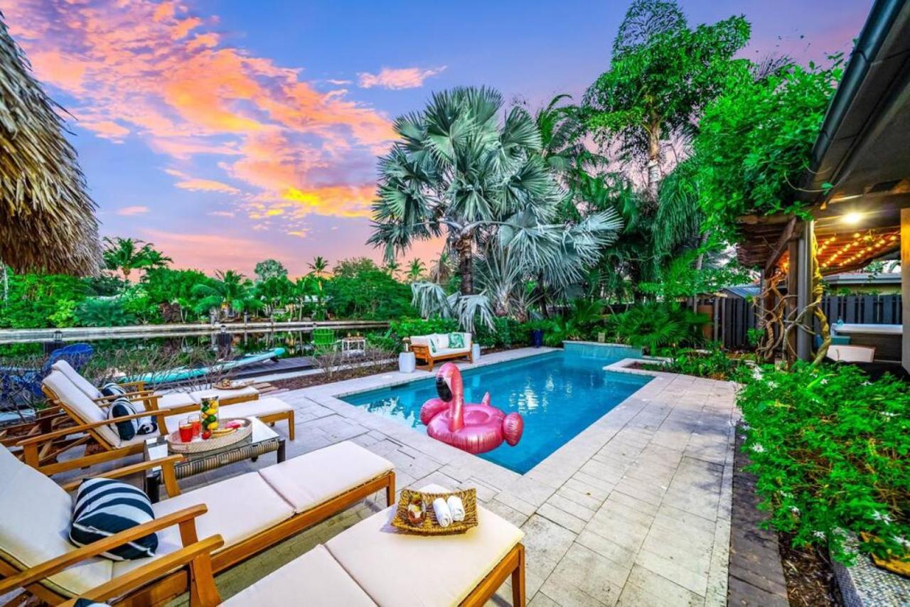 Holiday home Pool And Waterfront Oasis *