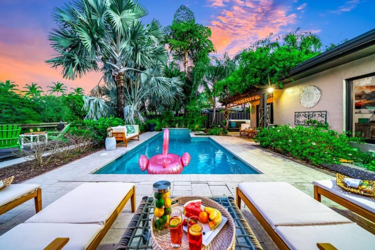 Pool And Waterfront Oasis *