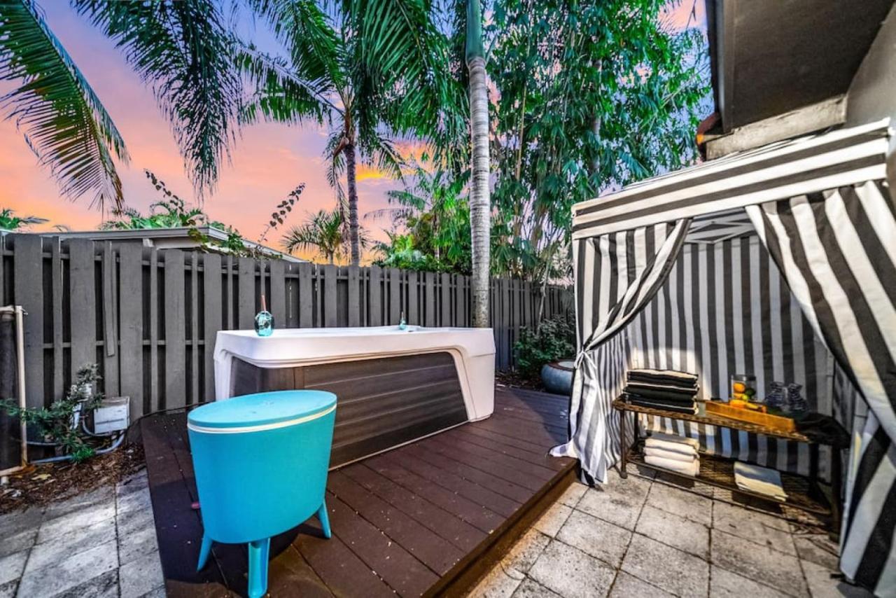 Holiday home Pool And Waterfront Oasis *