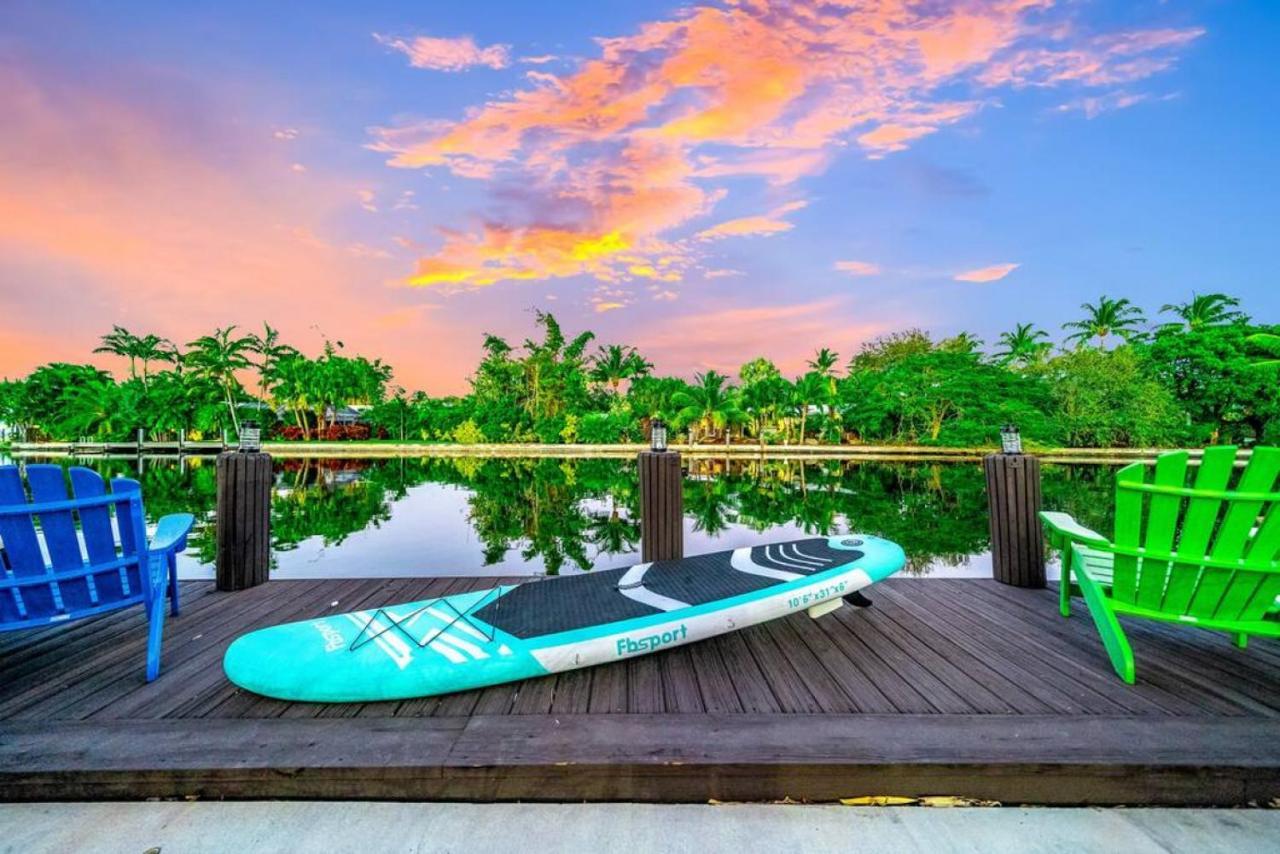Pool And Waterfront Oasis *