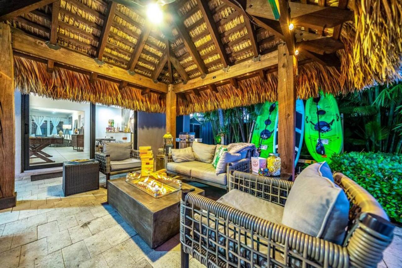 Pool And Waterfront Oasis Holiday home