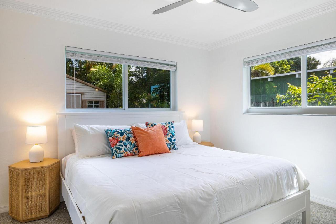 Trendy 3-bedroom With Saltwater Pool And Yard Villa