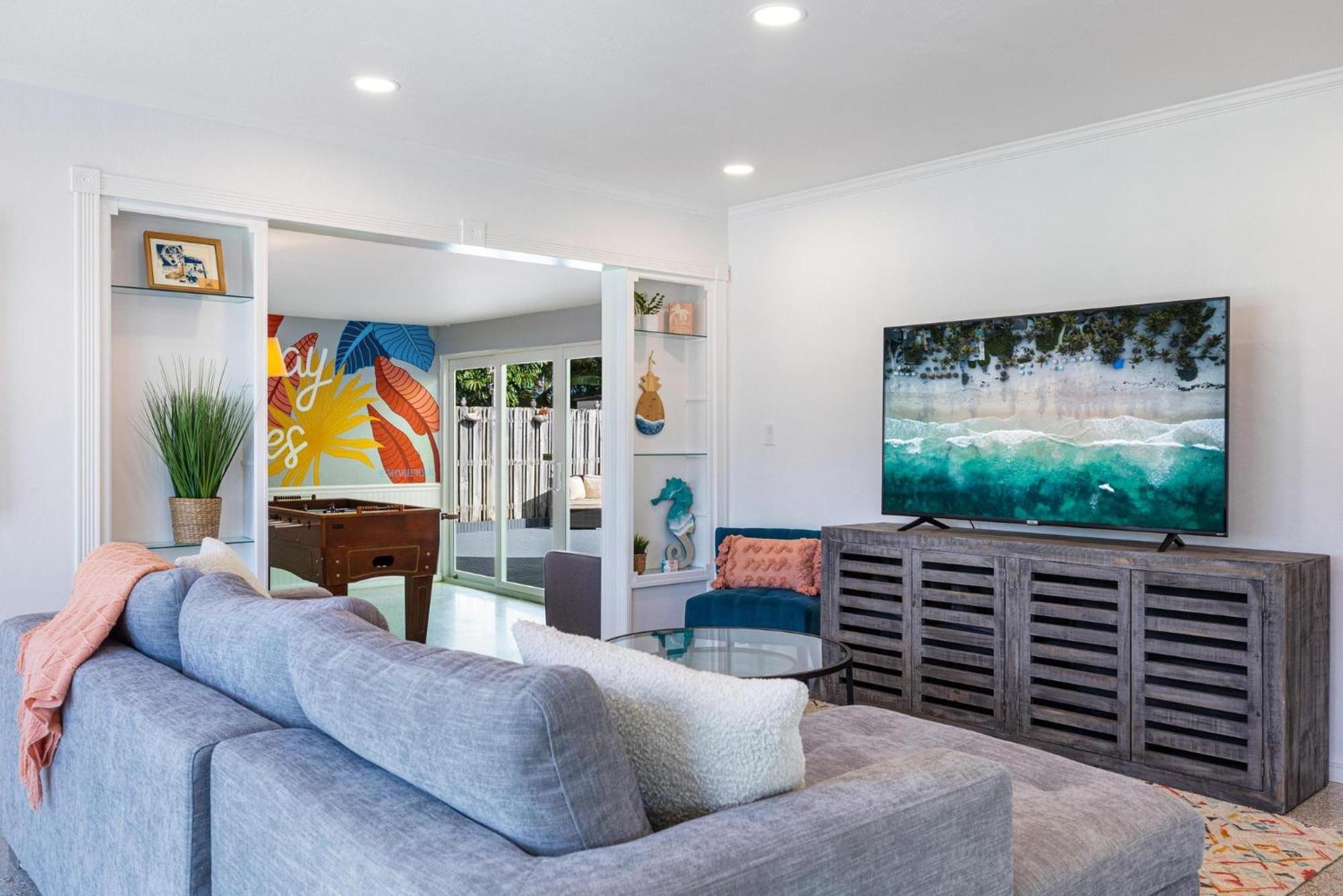 Trendy 3-bedroom With Saltwater Pool And Yard *