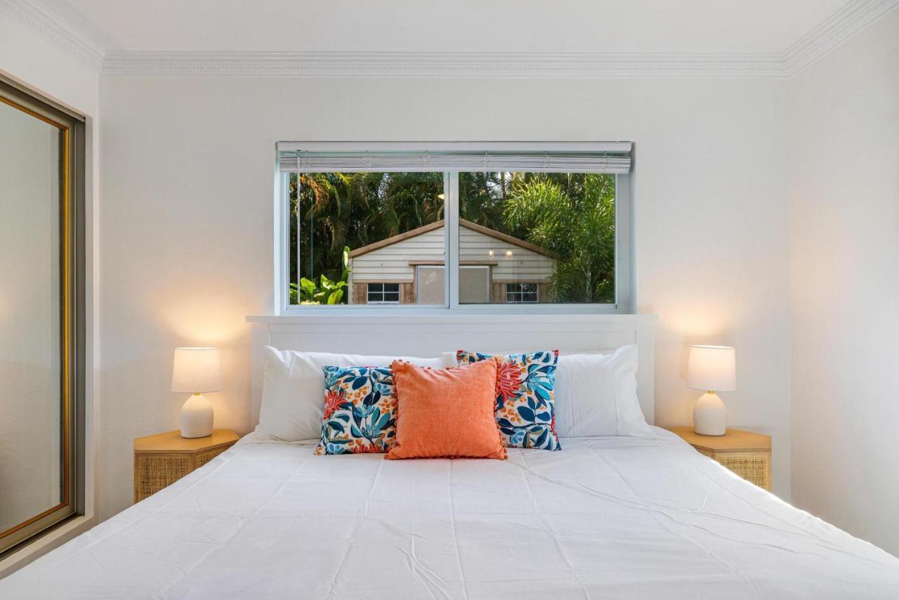 Trendy 3-bedroom With Saltwater Pool And Yard Villa