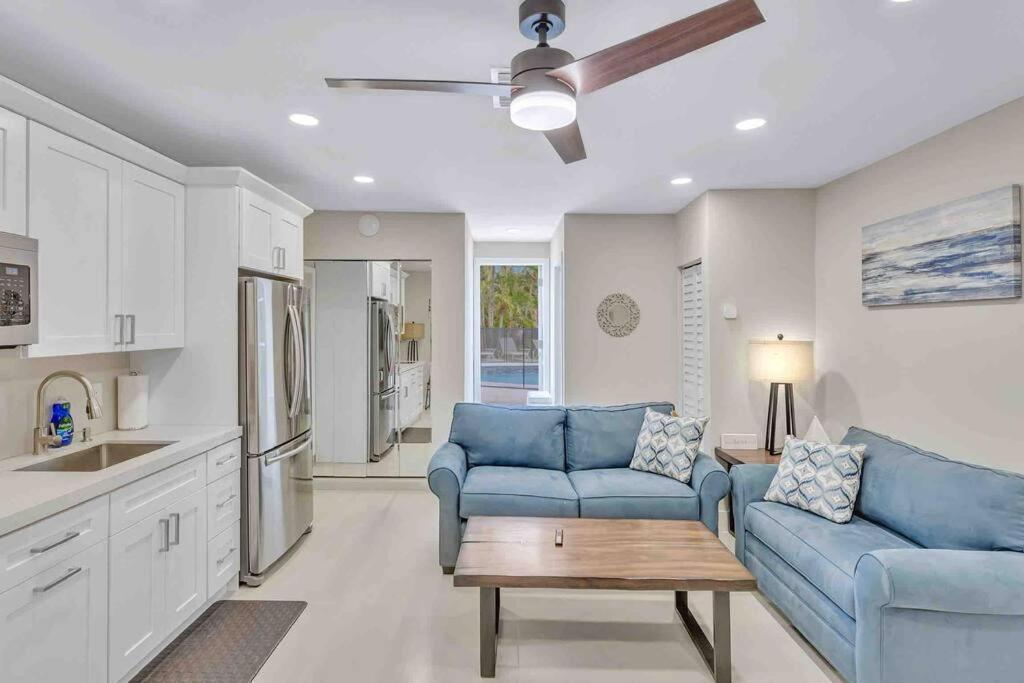 Villa Rare Hidden Getaway Heated Pool 1.5 Acres! Sleeps 16 Fort Lauderdale
