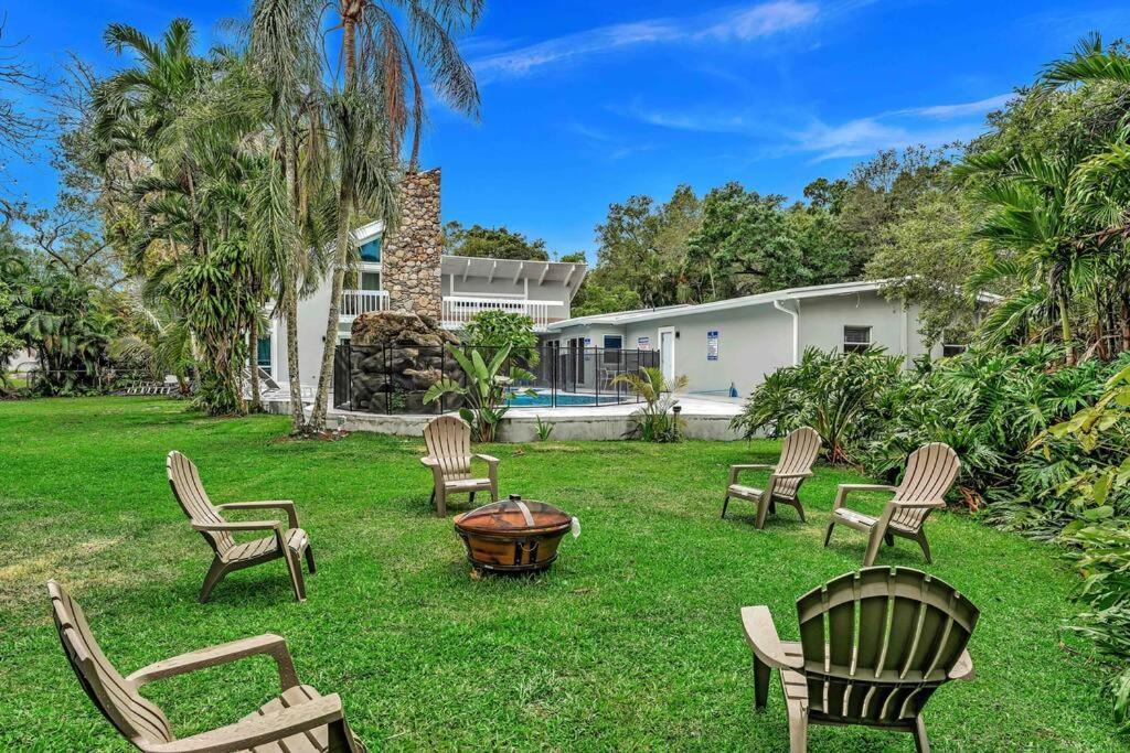 Villa Rare Hidden Getaway Heated Pool 1.5 Acres! Sleeps 16 Fort Lauderdale