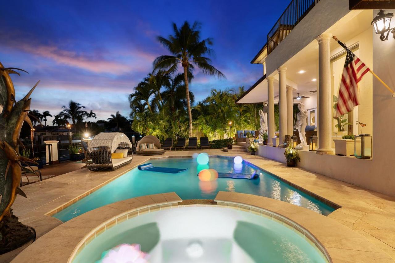 Luxury D' Southern Florida Paradise Sleeps 12 Villa