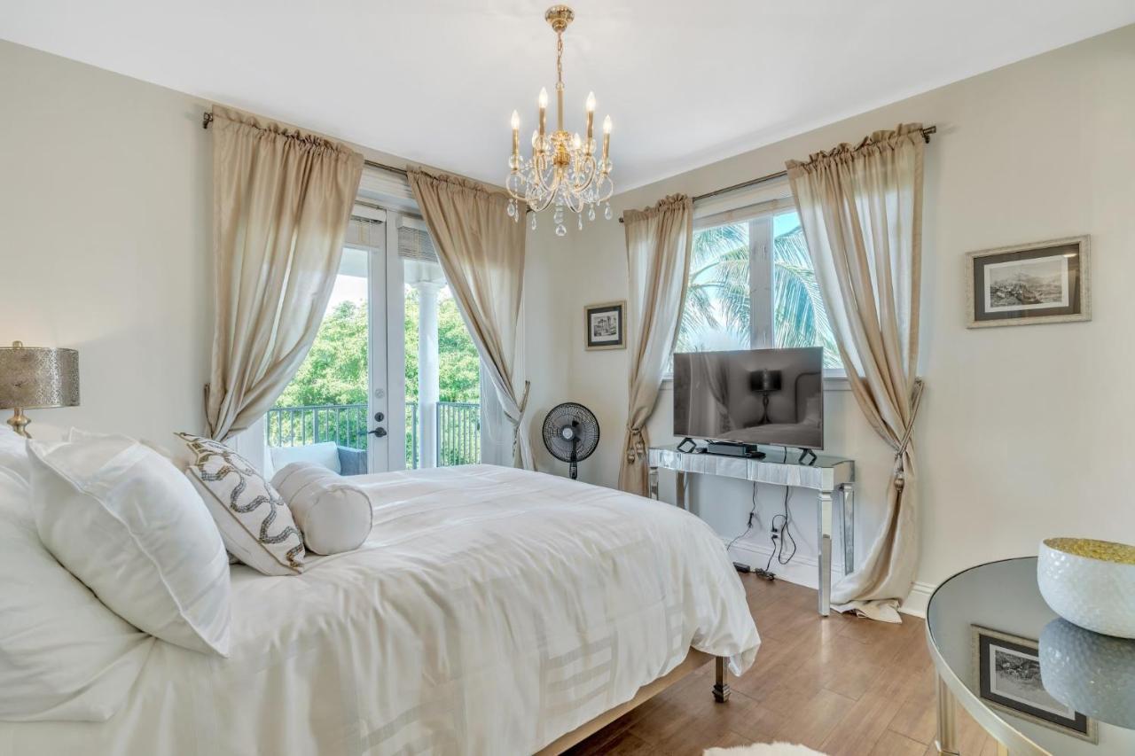 Luxury D' Southern Florida Paradise Sleeps 12 Villa Fort Lauderdale