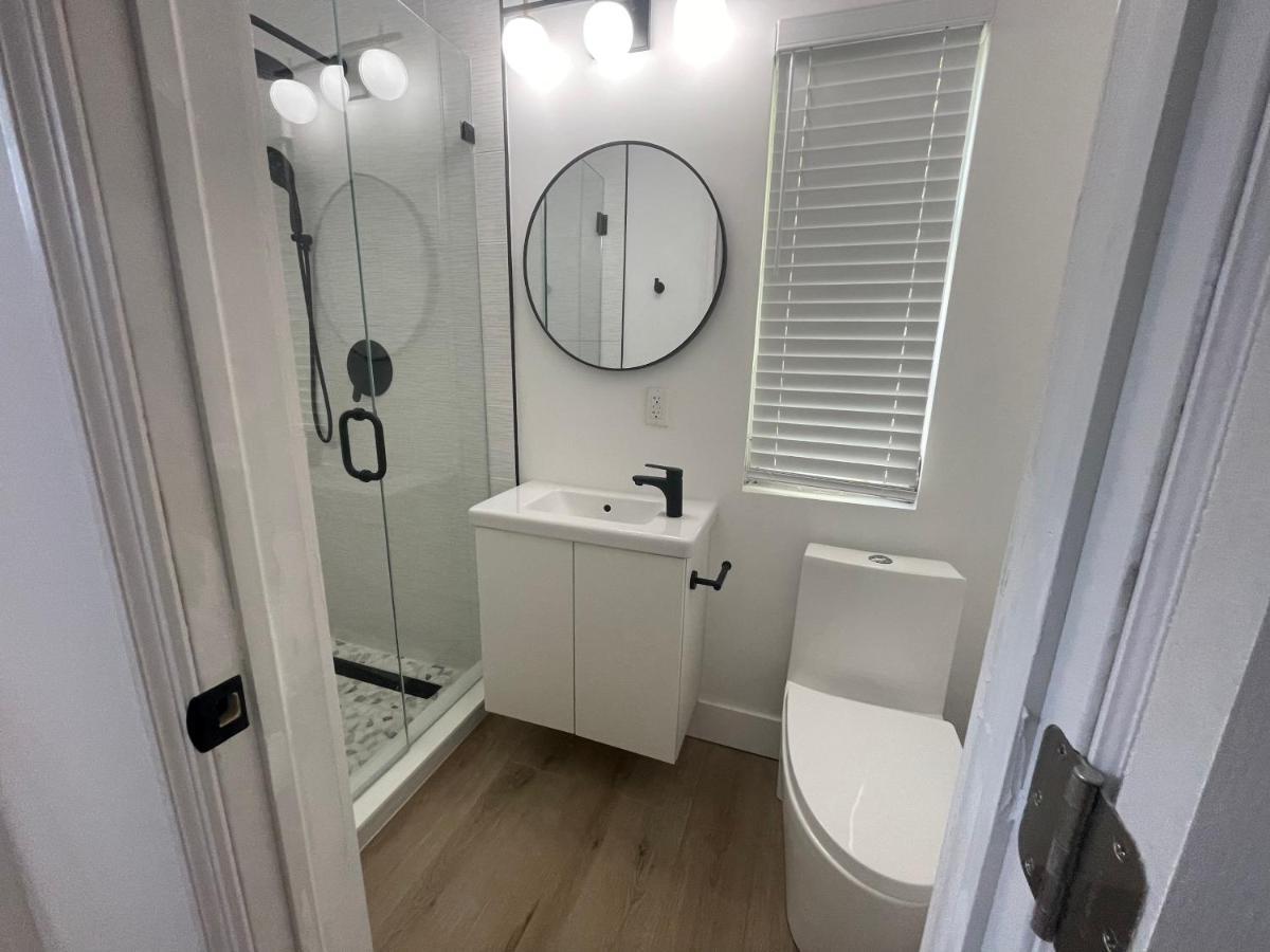 Holiday home Rio Vista - Massive Olas Compound With Pool & 3 Living Areas With Kitchens Fort Lauderdale