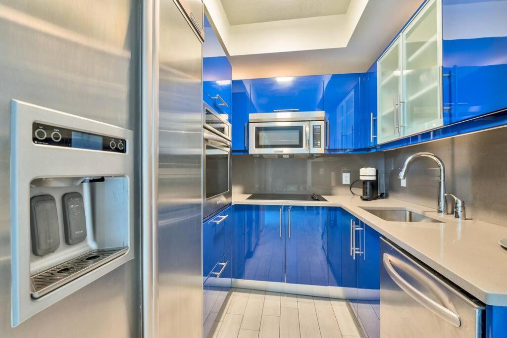 1 Bedroom With Ocean And Views! *