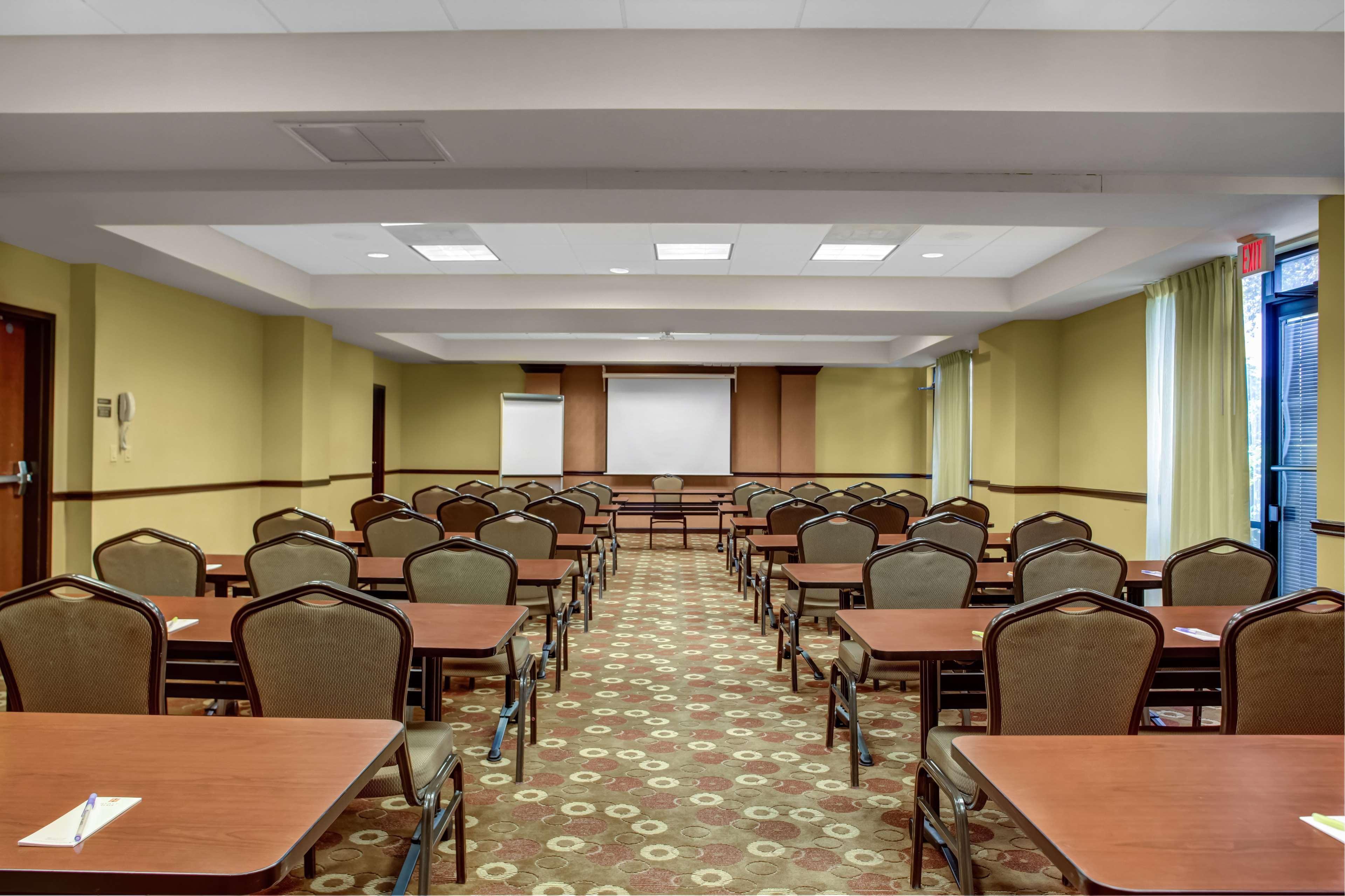 Hyatt Place Lauderdale Cruise Port & Convention Center