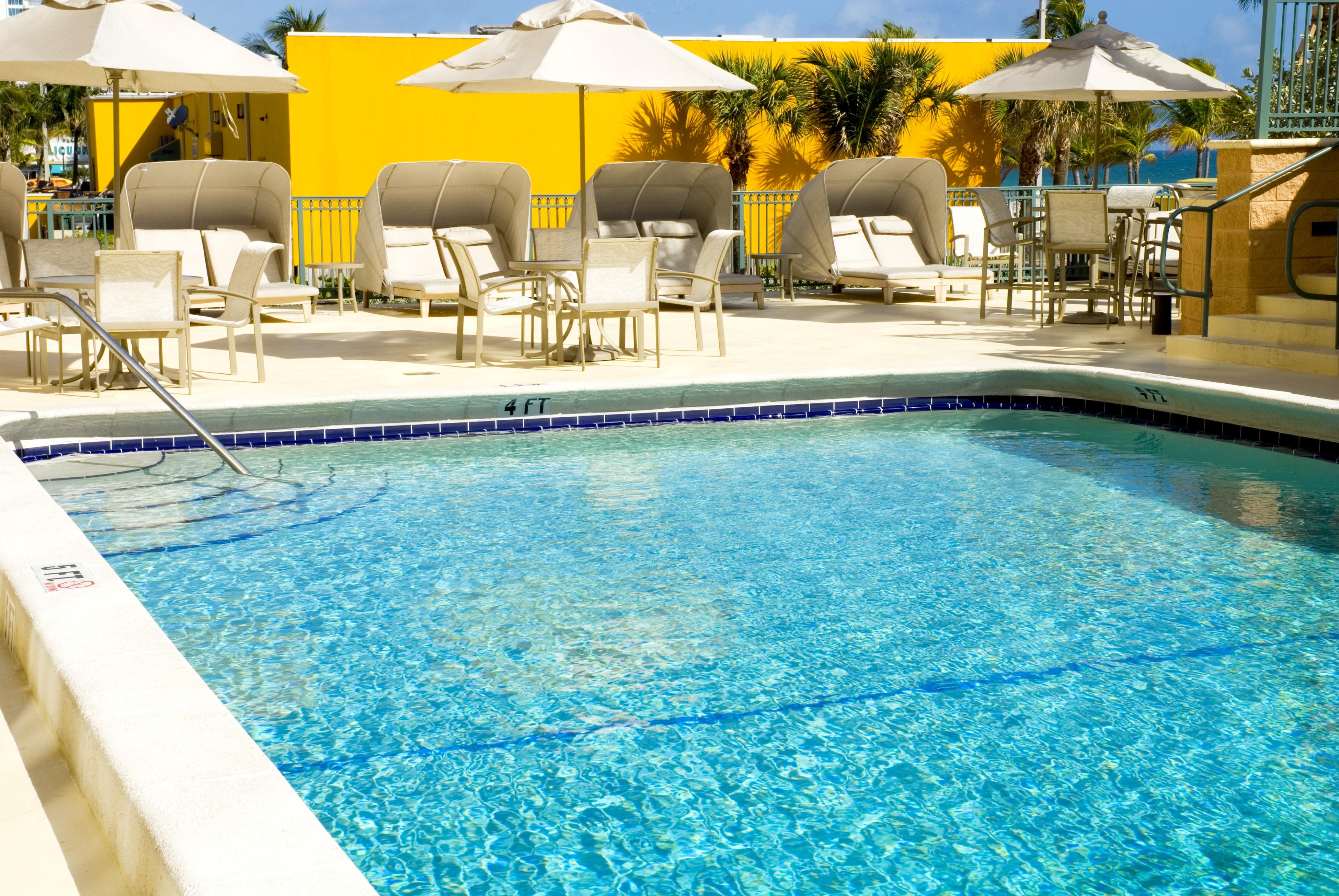 Courtyard By Marriott Lauderdale Hotel