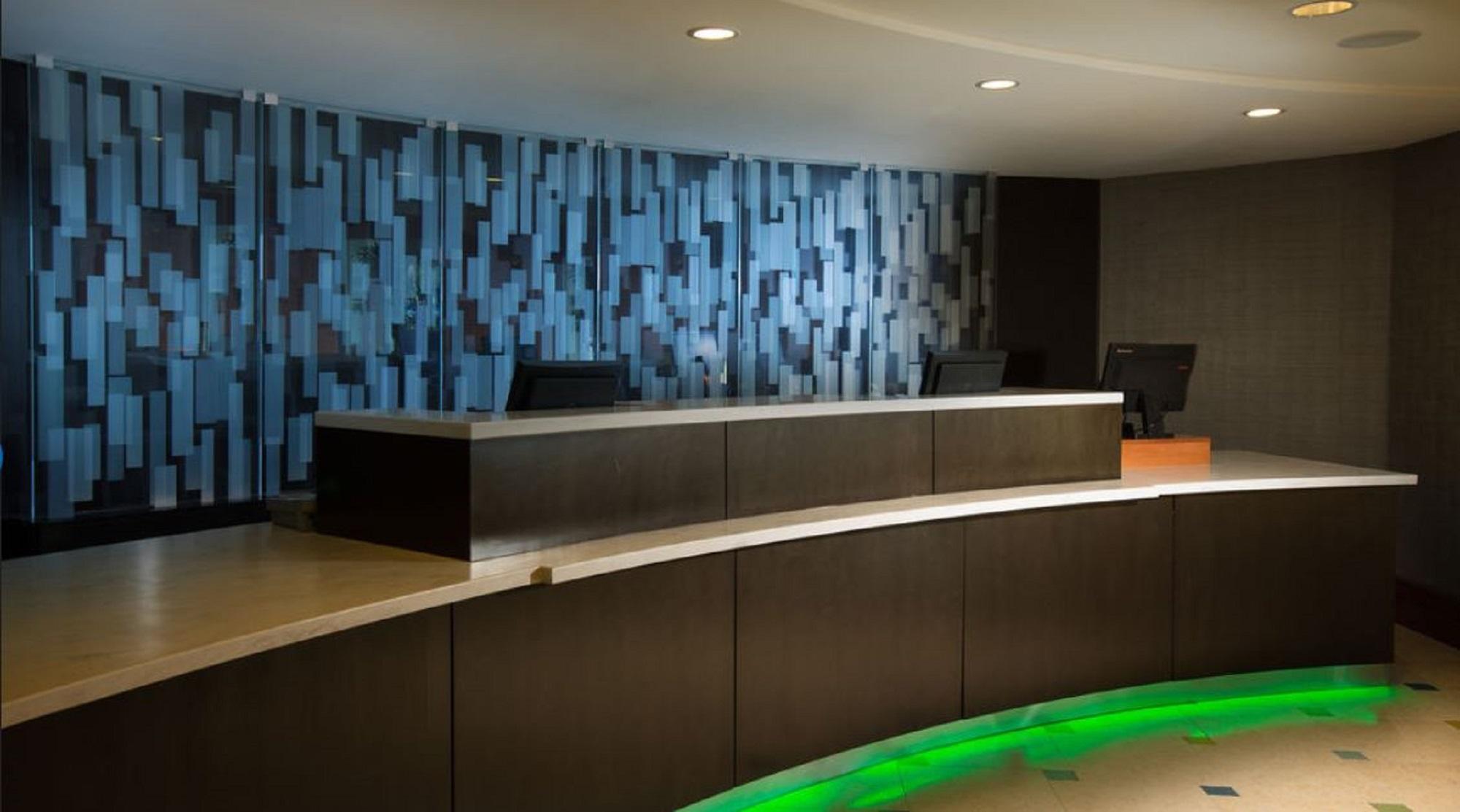 Courtyard By Marriott Lauderdale Hotel